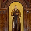 Foto: Statua di Padre Pio Convento dei Frati Minori Cappuccini Pietrelcina - Convento Frati Minori Cappuccini  (Pietrelcina) - 6